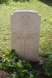 Ismailia War Memorial Cemetery - Bennett, W E R